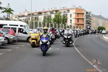 Rugidos moteros en Telde contra los guardarraíles sin protección (Foto Canariasenmoto.com)